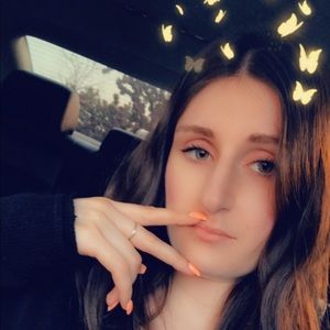 Meet your Posher, Caitlin